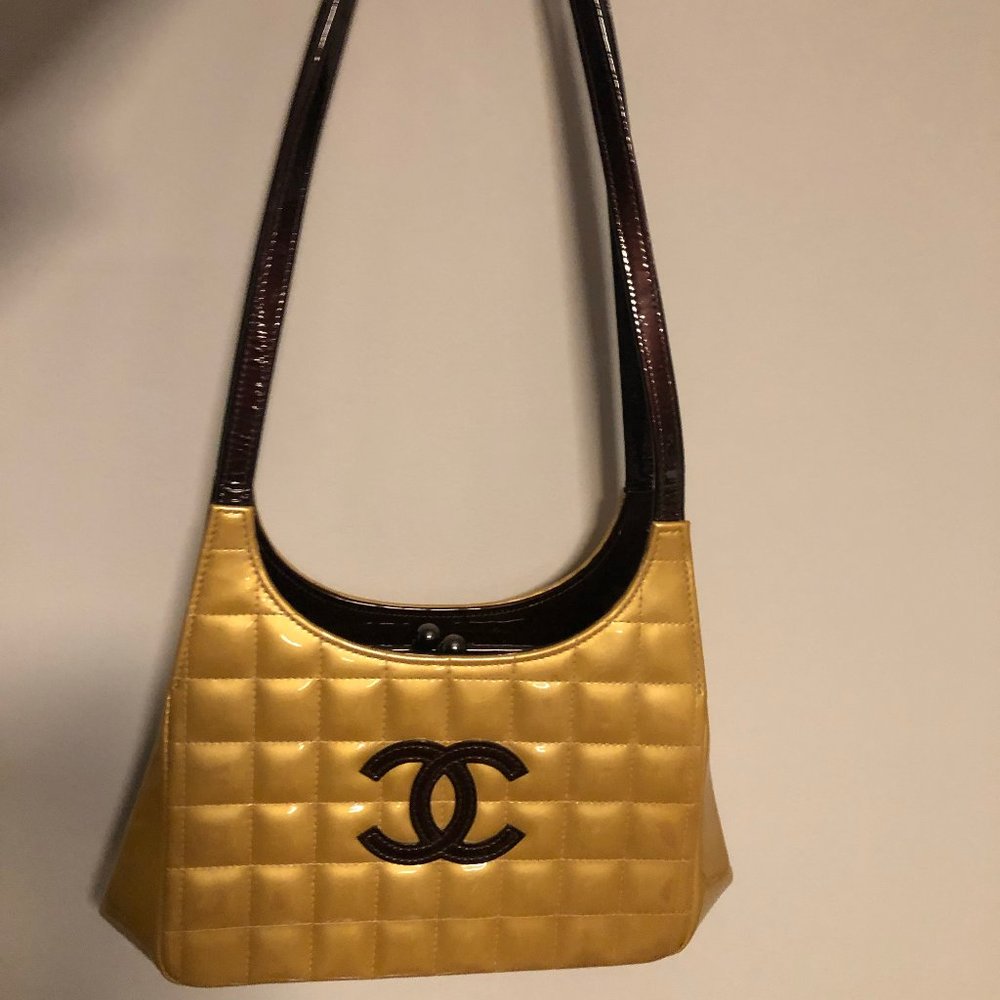 SOLD - Authentic CHANEL Vintage Shoulderbag - Picture 8 of 15